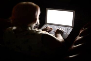 « Les publicités frauduleuses sur les investissements en ligne doivent être interdites », demandent les députés