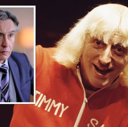 Les téléspectateurs critiquent la BBC après avoir choisi Steve Coogan dans le drame de Jimmy Savile " Honte à vous "