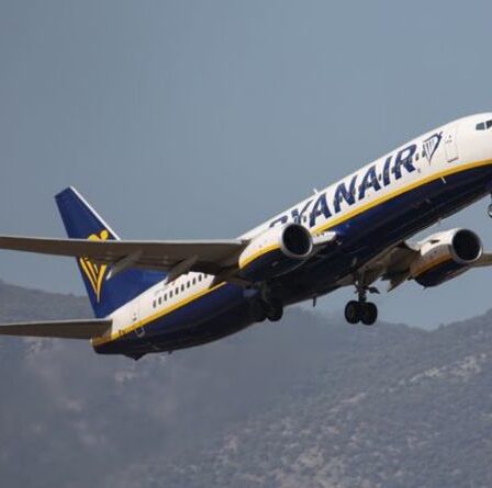 Les vacanciers économisent tout leur argent pour leur prochain voyage – avec plus de 2,5 000 £ sur un compte « vacances »