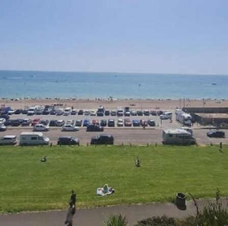 Les voyageurs basés sur le front de mer de Brighton depuis plus d'un an font face à une bataille du conseil