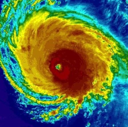 L'ouragan Sam met en garde contre les points chauds touristiques alors que la tempête de l'Atlantique devient « mise en danger de vie »