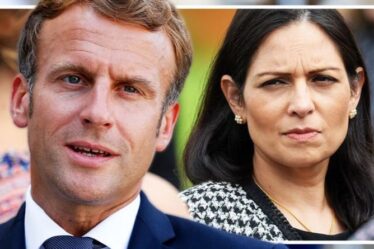 Macron s'en prend à des Français furieux contre Priti Patel à propos de la menace d'une patrouille de migrants
