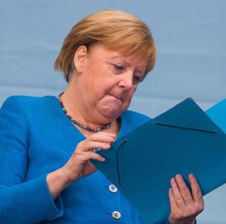 Merkel critiquée pour avoir "défaillant" l'Allemagne alors que les sociaux-démocrates remportent une victoire historique