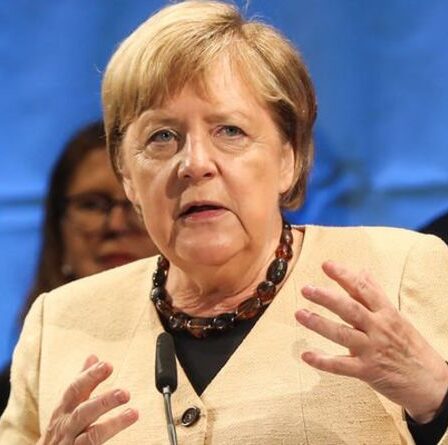 Misère électorale allemande alors que Merkel et Laschet rencontrent des manifestants furieux sous la pluie en campagne