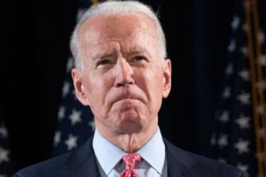 « Ne laissez aucun Américain de côté ! »  Biden chahuté par un public furieux à propos du retrait de l'Afghanistan