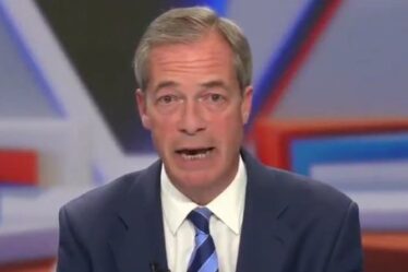 Nigel Farage éclate furieusement contre Boris pour "seulement parler dur" d'Isulate Britain