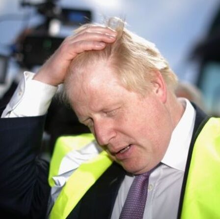 "N'oubliez pas les gens" Les Britanniques blaguent que le Royaume-Uni devrait " applaudir à l'essence " en raison de la pénurie de carburant en cours