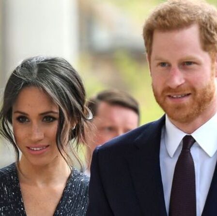 « Oubliez le Royaume-Uni - ils sont MONDIAUX ! » Les fans de Meghan et Harry fulminent contre l'effondrement du sondage YouGov
