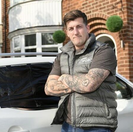 Papa prétend qu'un employé du conseil « sournois » a couvert ses traces après avoir brisé la vitre d'une voiture