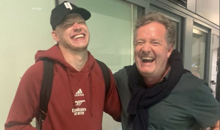 Piers Morgan aperçu en train de rire avec l'as d'Arsenal Aaron Ramsdale malgré un tweet classé X