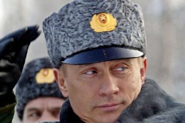 Poutine lance des chars robotiques mortels dans les jeux de guerre en Biélorussie alors que l'Estonie craint une attaque russe