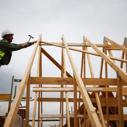 Près de la moitié des enfants pensent toujours que les constructeurs, les plombiers et les électriciens sont des emplois « masculins »