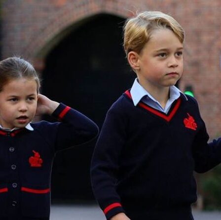 Prince George retourne à l'école - où il n'adopte pas son nom officiel