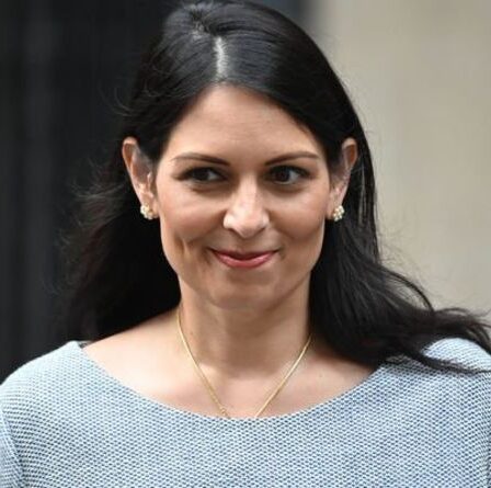 Priti Patel : Nous ne tolérerons pas que la vie des automobilistes soit mise en danger par des militants