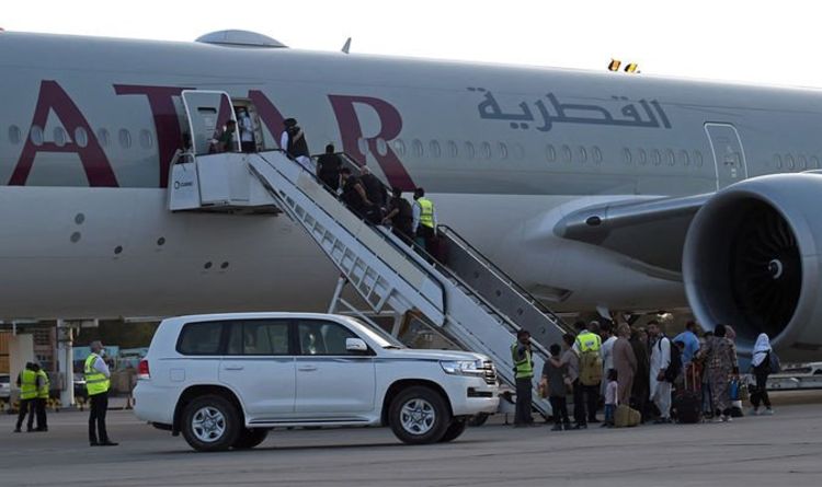 "Reconnaissant à nos amis qatariens": 13 Britanniques sur le premier vol civil de Kaboul à Doha