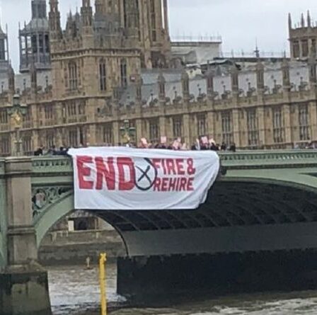 Réduction du crédit universel: les manifestants défilent à travers le Royaume-Uni pour exiger la fin de la baisse de 20 £