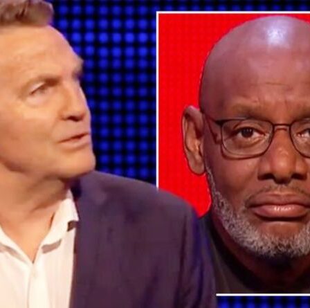 'Regarde-le!'  Shaun Wallace laisse Bradley Walsh sans voix alors qu'il dévoile un nouveau look de barbe