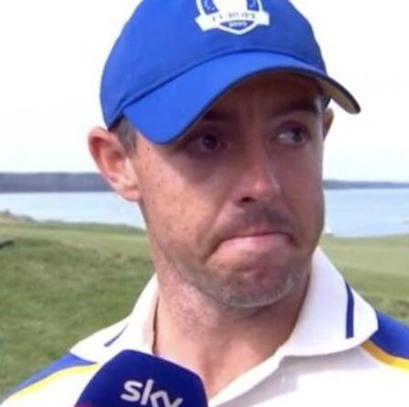 Rory McIlroy fond en larmes après avoir remporté la victoire en simple pour mettre fin à l'humiliation de la Ryder Cup