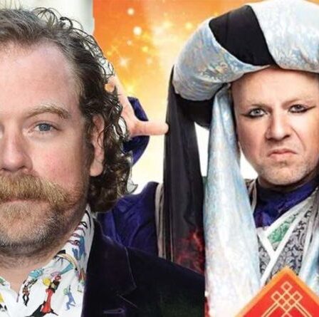 Rufus Hound présente des excuses tout en "pleurant" alors qu'une affiche de pantomime suscite une réaction violente