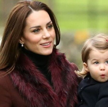 'Totalement normal' Kate Middleton et la princesse Charlotte se sont arrêtées dans un pub de Londres