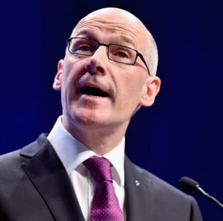 « Tout en muscles et pas de cervelle ! »  Swinney du SNP critique Boris pour le Brexit dans une attaque furieuse