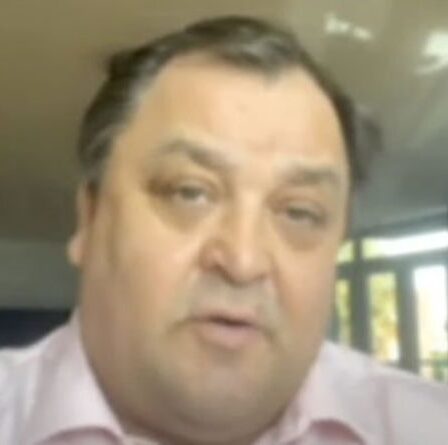 « Tout est très réveillé, n'est-ce pas !  Robert Jobson démonte la pose "bizarre" de Meghan et Harry