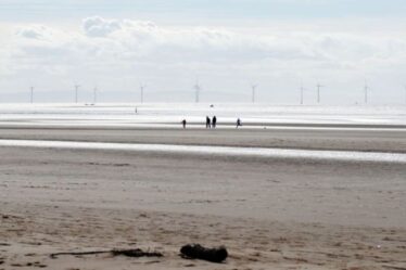 Un homme dérangé après avoir trouvé des restes sur la plage de Liverpool