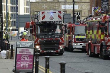 Un ouvrier du bâtiment de Manchester coincé à l'intérieur d'une grue déclenchant un sauvetage d'urgence de masse