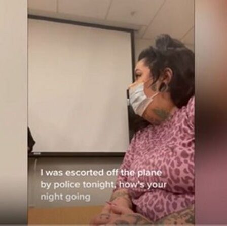 Un passager furieux a fait décoller l'avion pour avoir porté un haut court « inapproprié »