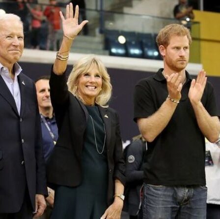 "Un peu inquiet" Joe Biden a plaisanté en disant que sa femme "a passé trop de temps" avec le prince Harry