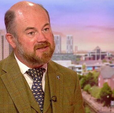 Un scientifique de SAGE a envoyé des «colis suspects» par des anti-vaccins «méchants» – «Comportement Yobbish»