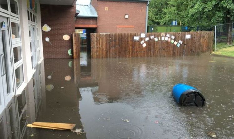 Une école où «les eaux usées ont coulé dans les salles de classe» après une rénovation de 2,7 millions de livres sterling pourrait être reconstruite