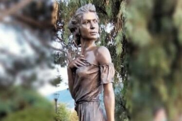 Une nouvelle statue de femme en robe transparente qualifiée d'"offense aux femmes" dans une rangée de sexisme