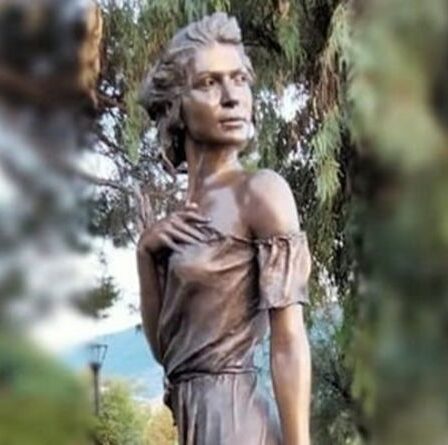 Une nouvelle statue de femme en robe transparente qualifiée d'"offense aux femmes" dans une rangée de sexisme