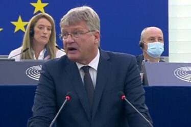 "Une orgie d'argent de poche", le député européen fustige VDL pour "avoir dit aux Européens quoi faire"