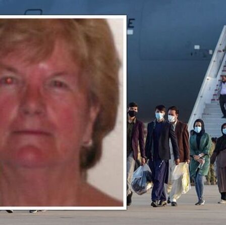 Une réaction furieuse alors qu'un conseiller municipal déclare que les Afghans désespérés envoyés par avion au Royaume-Uni «nous feront exploser»