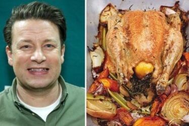 « Viande juteuse et peau croustillante » Jamie Oliver partage une recette de poulet rôti « parfaite » avec des légumes