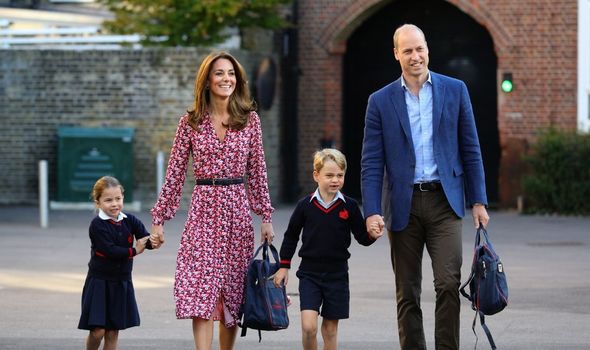 Le prince George va à l'école avec sa sœur la princesse Charlotte