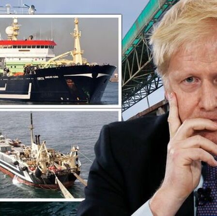 Incrédulité alors qu'un supertrawler de l'UE "plus long qu'un terrain de football" est libre de saccager le Brexit Grande-Bretagne