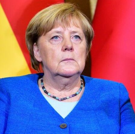 Crise de l'UE: Merkel lance un avertissement sur la migration alors que les dirigeants conviennent de discuter des règles de Schengen