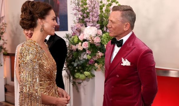 Kate Middleton rencontre Daniel Craig à l'avant-première de James Bond
