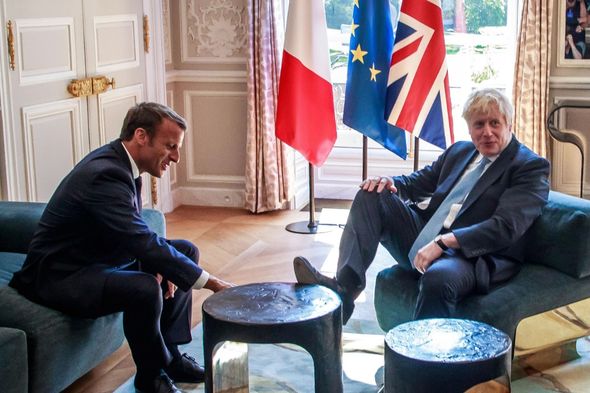 Emmanuel Macron (à gauche) et Boris Johnson (à droite)
