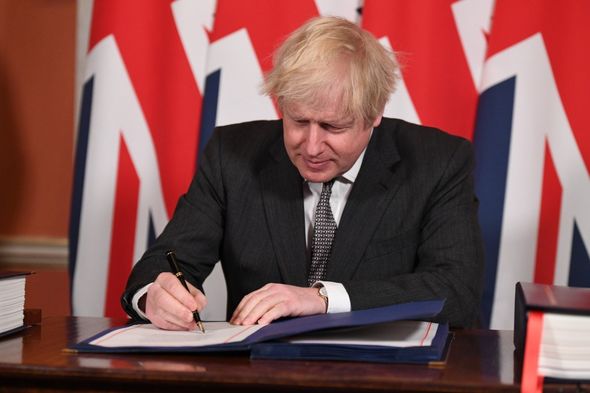 Boris Johnson signe son accord sur le Brexit
