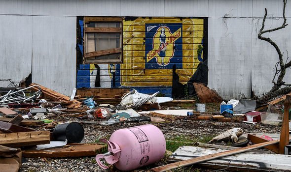 Ouragans : les tempêtes laissent un chemin de destruction dans leur sillage