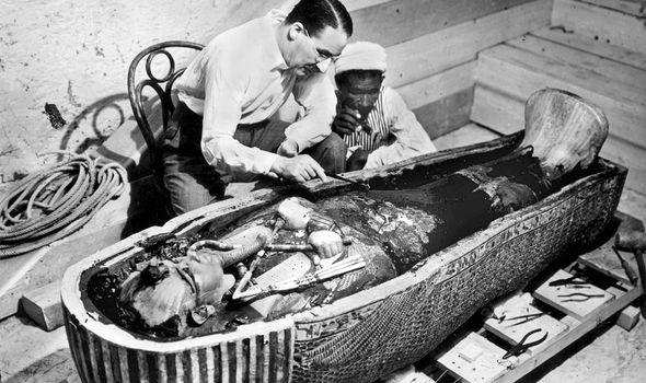 Howard Carter : l'archéologue britannique photographié peu de temps après avoir découvert la tombe de Toutankhamon