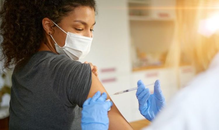 Avertissement sur le vaccin contre la grippe: l'efficacité «pourrait ne pas atteindre 40 %» alors que les Britanniques se préparent à une «twindémie»