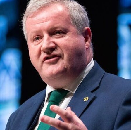 Blackford du SNP dans l'assaut vicieux du Brexit contre Boris - "Vendeur ultime d'huile de serpent"