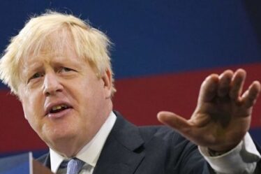 Boris Johnson a mis en garde contre l'option « nucléaire » de l'article 16 pour déclencher des représailles immédiates de l'UE