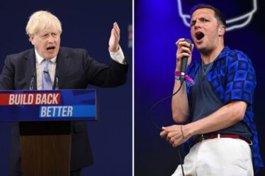 Boris Johnson critiqué par un groupe indépendant pour avoir utilisé sa chanson "Blue Bunch Of Corrupt W*****s"