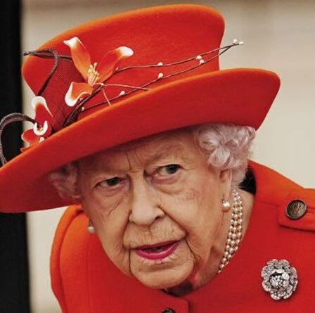 Déchirement de la reine: le monarque a «prié» pendant une année royale mouvementée
